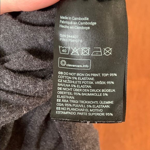 🍓3/$10 H&M Disney Charcoal Mickey Mouse Infant Bodysuit size 0-3m - Picture 9 of 9